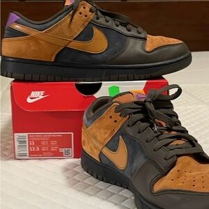 Nike dunk low cider size 11 worn exactly 4 times. Great condition.